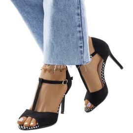 Sandales noires sur un talon Munger