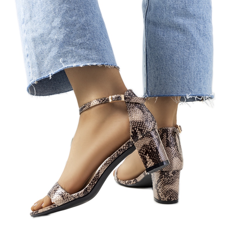 Sandales beiges sur tige avec motif serpent Azevedo