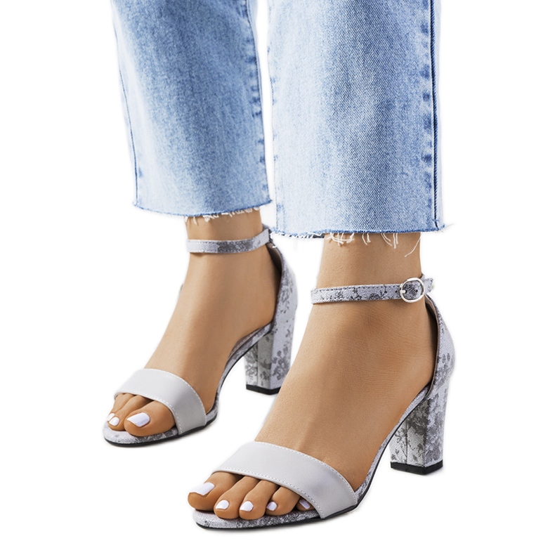 Sandales grises sur poteau Ragland