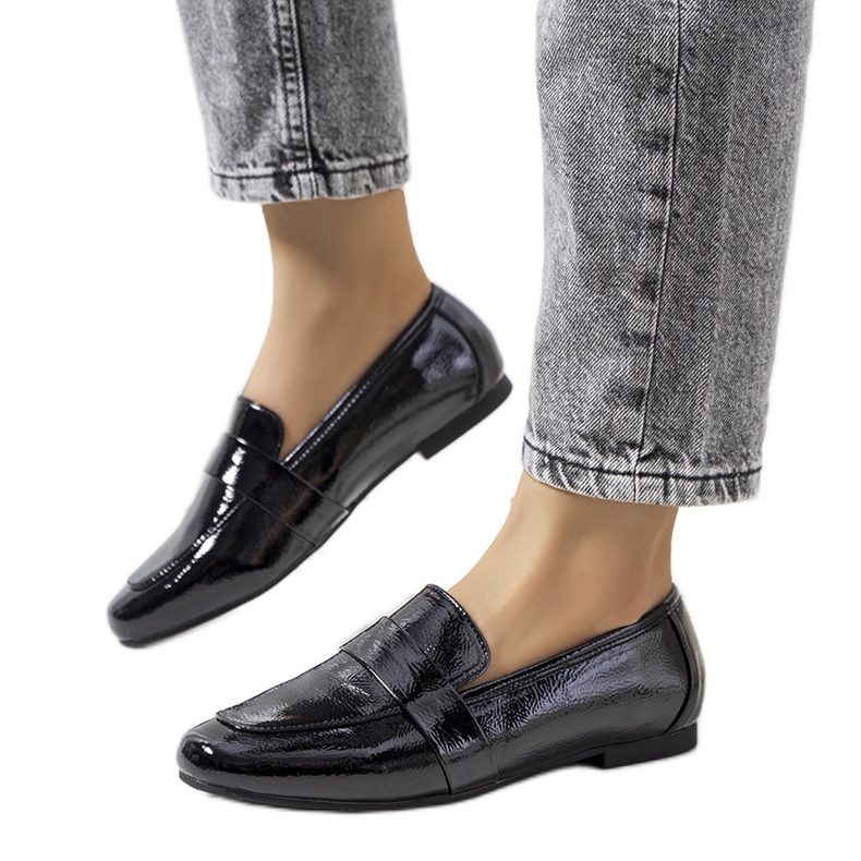 Chaussures en cuir laqué noir Yasemin le noir