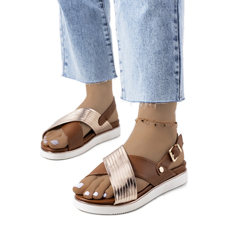 Sandales marron avec empiècement myrte métallisé brun d'or