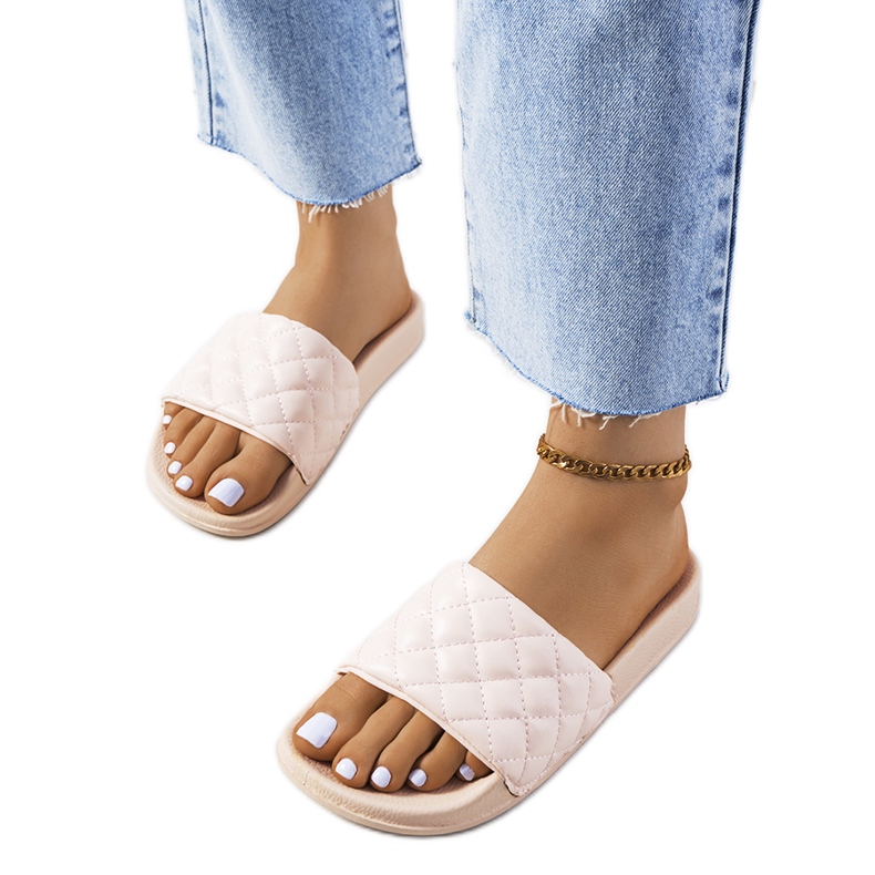 Les chaussons matelassés roses de Kate