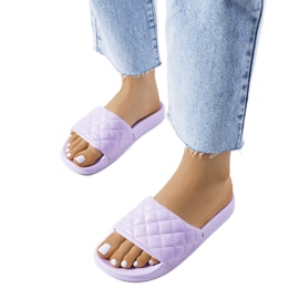 Les chaussons matelassés violets de Kate