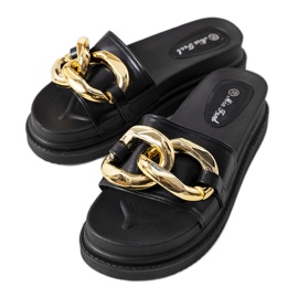 Chaussons noirs sur la plateforme Berloz