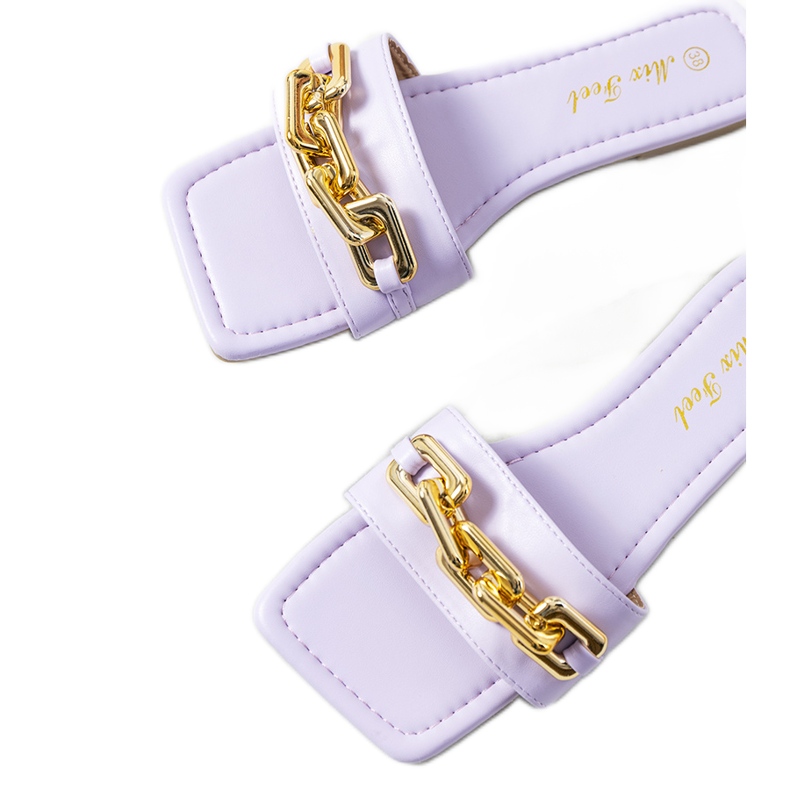Babouches élégantes violettes avec une chaîne Cherell