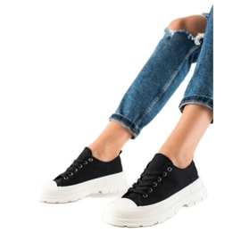 TRENDI Baskets noires sur la plateforme
