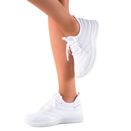 Chaussures de sport blanches claires