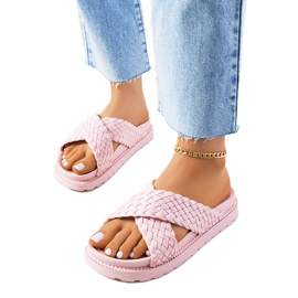Chaussons roses sur la plateforme Bierings Chaussons roses sur la plateforme Bierings