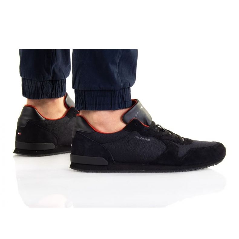 Chaussures Tommy Hilfiger Iconic Material Mix Runner M FM0FM04022 le noir Chaussures Tommy Hilfiger Iconic Material Mix Runner M FM0FM04022 le noir