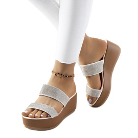 Babouches blanches sur la plateforme Marlien