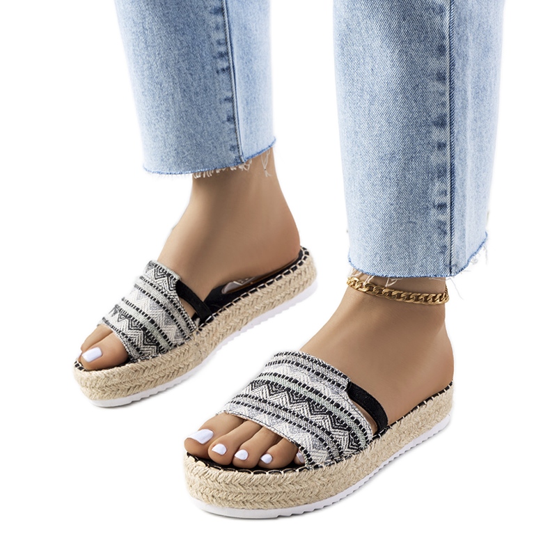 Chaussons noirs sur la plateforme Ana le noir