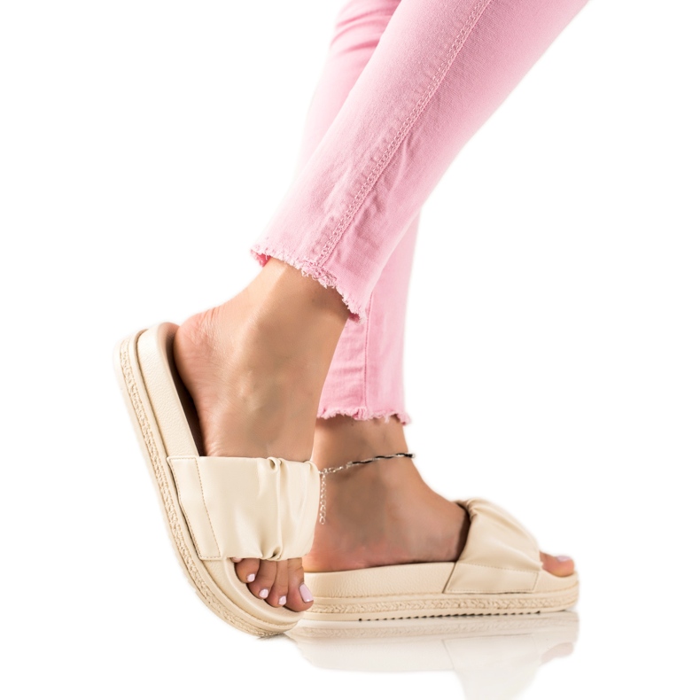 SHELOVET Pantoufles Beiges Sur La Plateforme