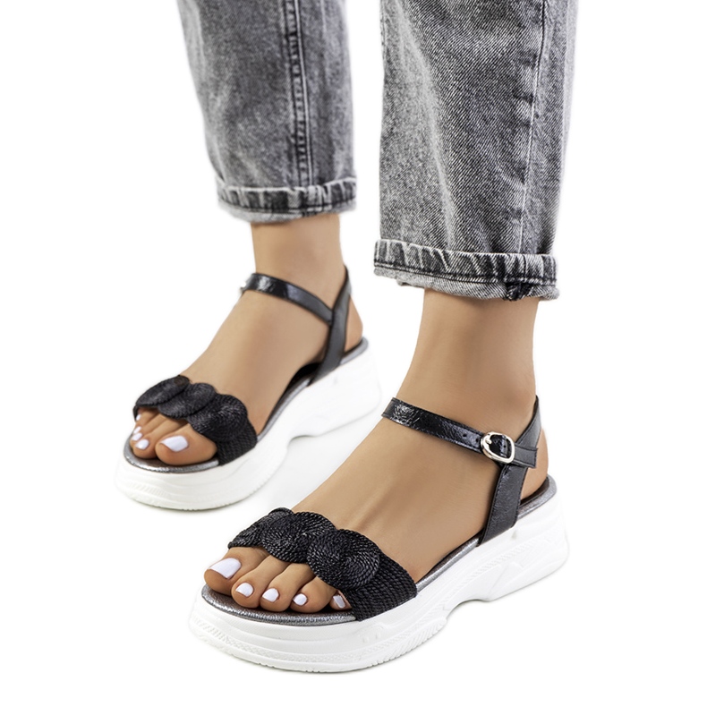 Sandales noires sur la plateforme Nandy le noir Sandales noires sur la plateforme Nandy le noir