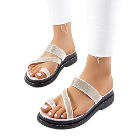 Sandales blanches sur la plateforme Ossel