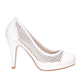 Escarpins blancs sur un talon Friar