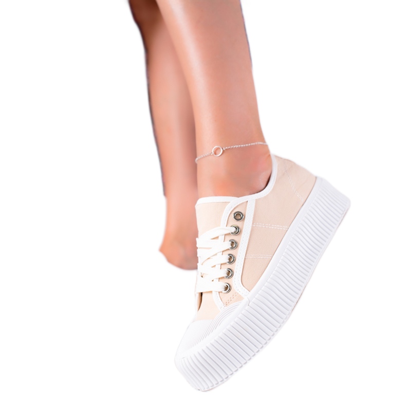 SHELOVET Des baskets sur une large plateforme beige SHELOVET Des baskets sur une large plateforme beige