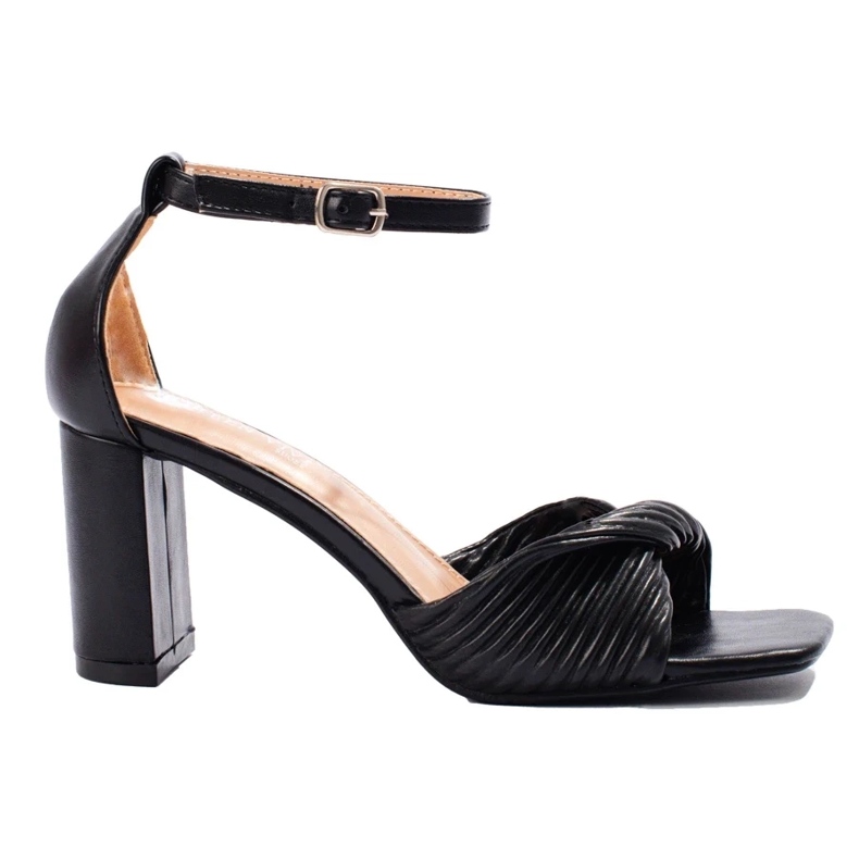 Sandales noires à talons le noir