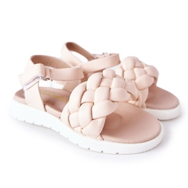 Sandales des filles avec une tresse rose