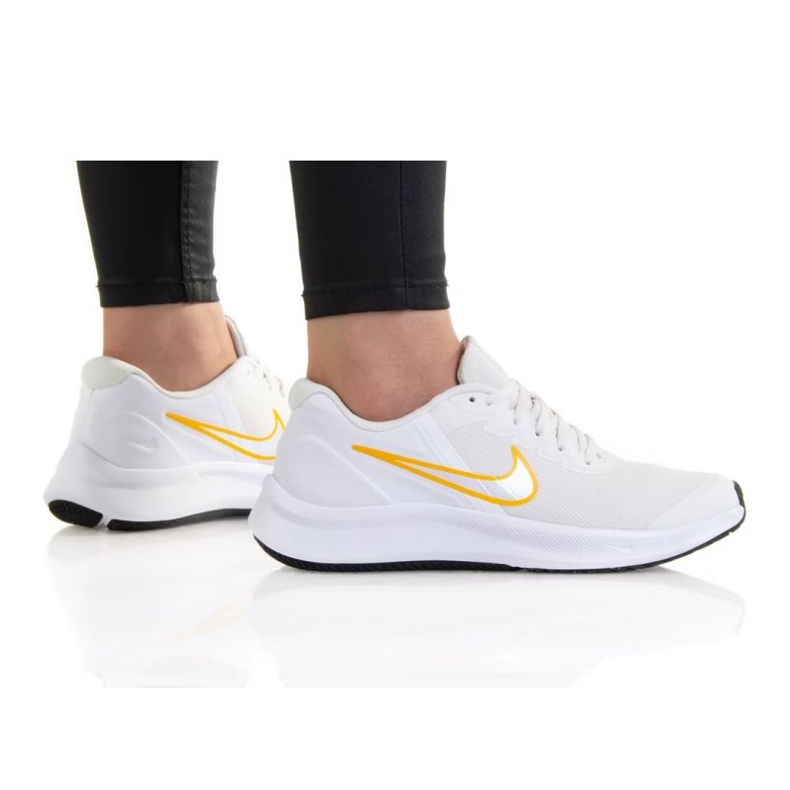 Chaussures Nike Star Runner 3 (GS) Jr DA2776-010 blanche
