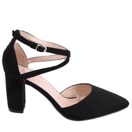Escarpins sur le post de Lizzie Black noir