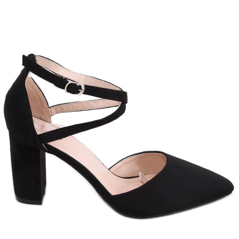 Escarpins sur le post de Lizzie Black le noir