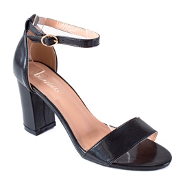 SHELOVET Sandales noires sur un bar