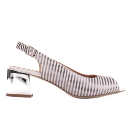 Marco Shoes Sandales confortables pour femmes avec un cuir intéressant blanche multicolore argent