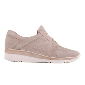 Radoskór Des chaussures confortables pour un pied plus large sur une semelle légère beige