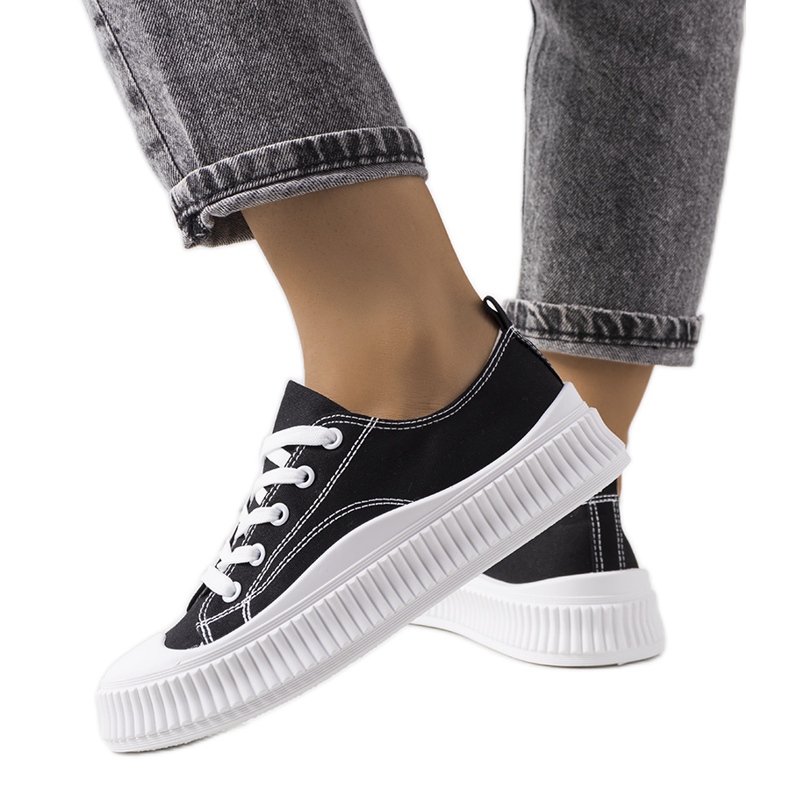 Baskets noires sur la plateforme Chovka le noir Baskets noires sur la plateforme Chovka le noir