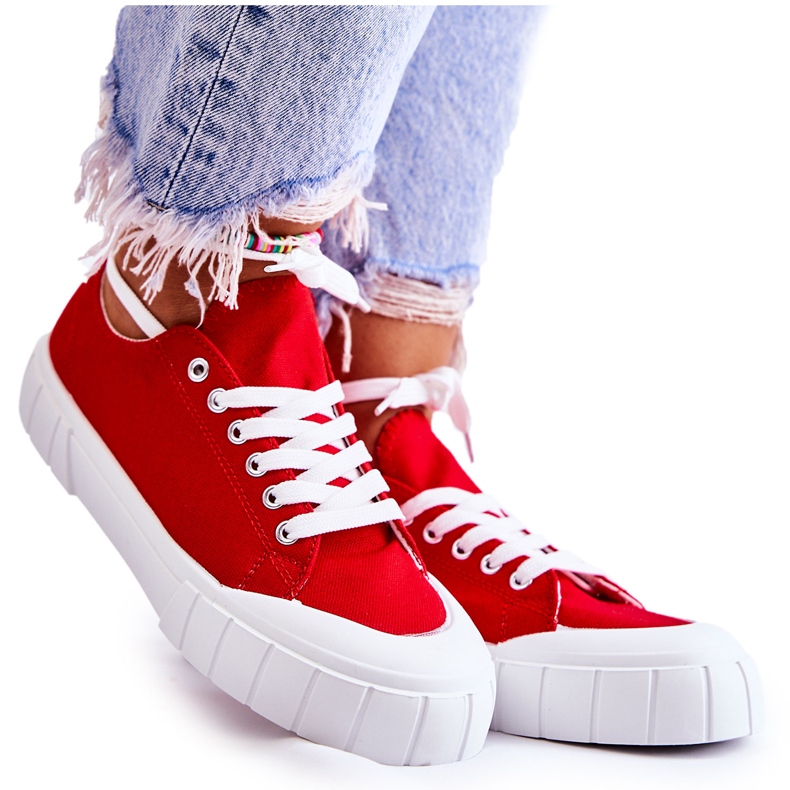 Baskets pour femmes sur la plate-forme Red Comes rouge