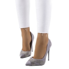 Les hauts talons gris de Steven Les hauts talons gris de Steven