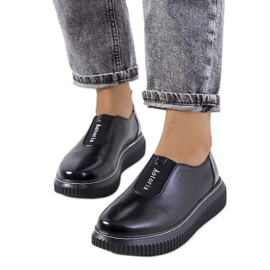 Richelieus noirs sur la plateforme Siddons