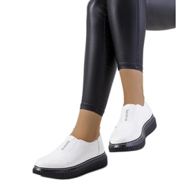 Richelieus blancs sur la plateforme Siddons blanche Richelieus blancs sur la plateforme Siddons blanche