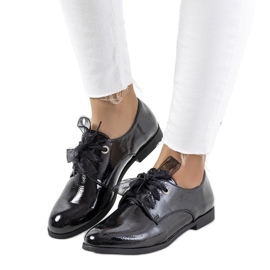 Chaussures laquées noires de Swisher