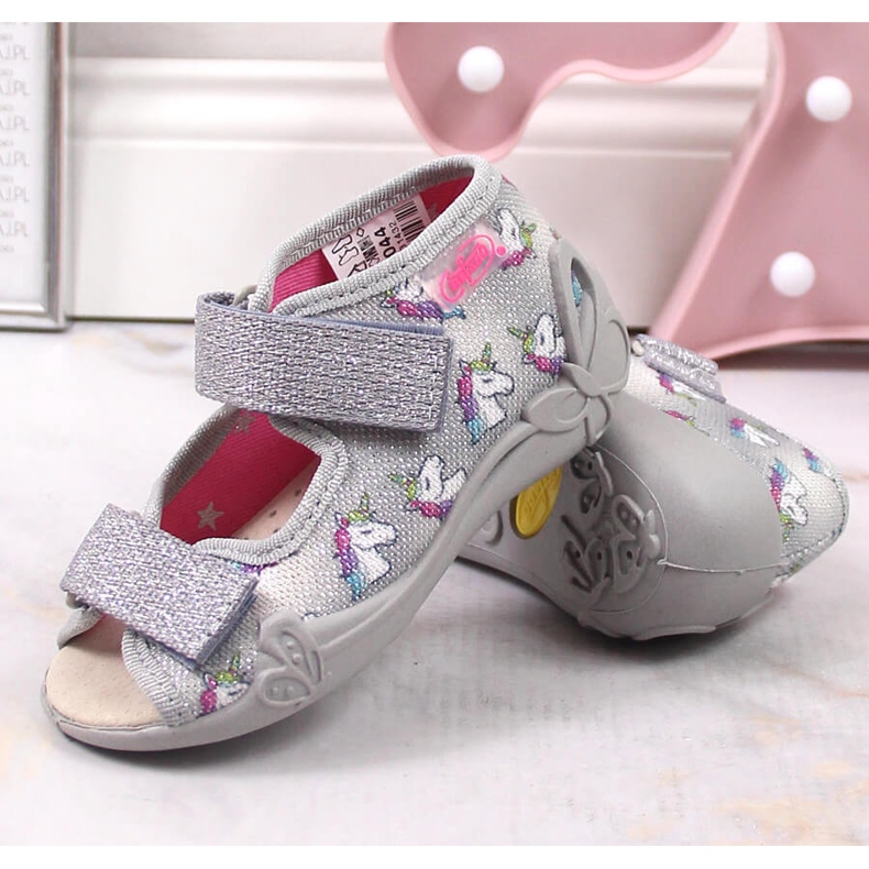 Chaussons fille avec velcro licorne grise Befado