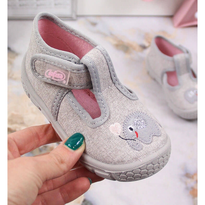 Chaussons pour filles avec Velcro gris Befado avec un éléphant