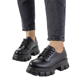 Chaussures noires sur une semelle de trappeur Massey le noir