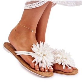 Tongs pour femmes avec un ornement en tissu en blanc Eviana
