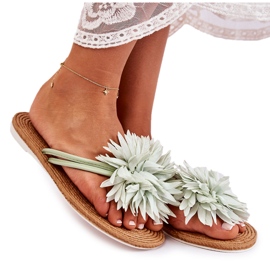 Tongs pour femme avec ornement en tissu vert Eviana