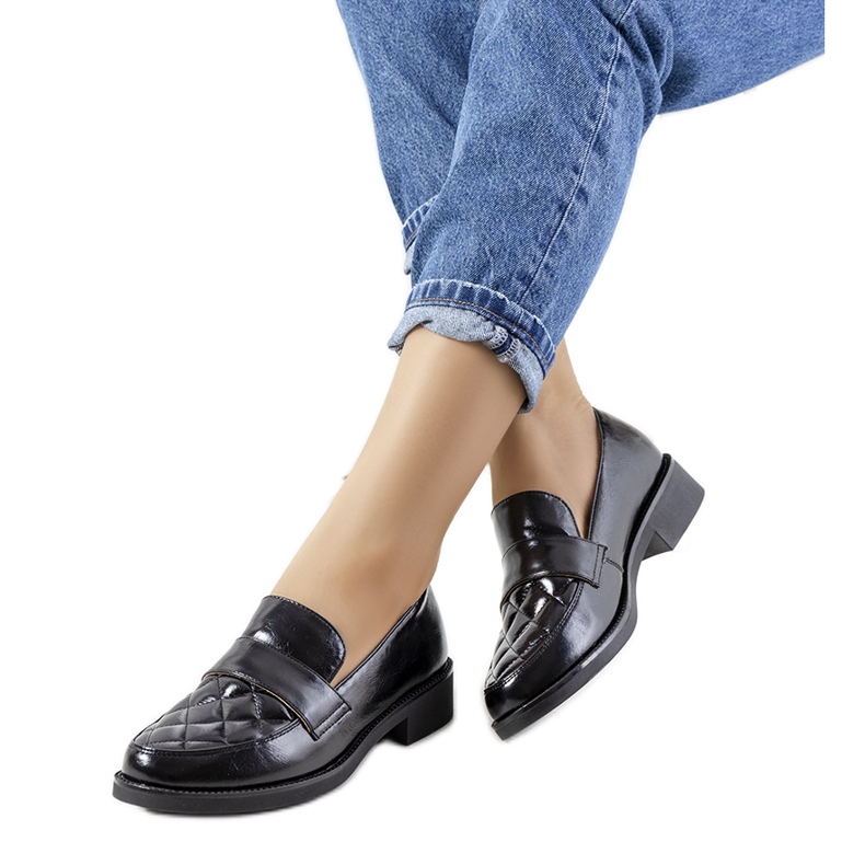 Les mocassins noirs d'Alexan le noir