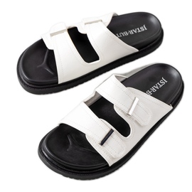 Chaussons blancs sur la plateforme Boonah