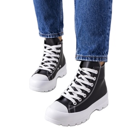 Baskets noires sur la plateforme Curley