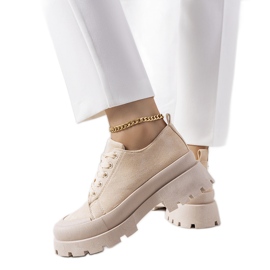 BM Baskets beiges sur la plateforme Dearth