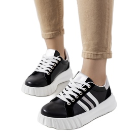 Baskets noires sur la plateforme Prinsep