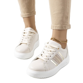 Baskets beiges sur la plateforme Goldsmi blanc