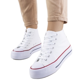 Baskets blanches sur la plateforme Korgay