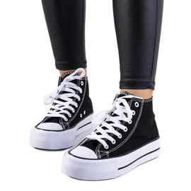 Baskets noires sur la plateforme Korgay le noir