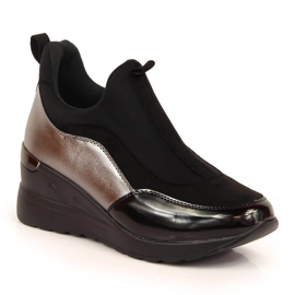 Brogues pour femmes sur les talons compensés eVento le noir Brogues pour femmes sur les talons compensés eVento le noir