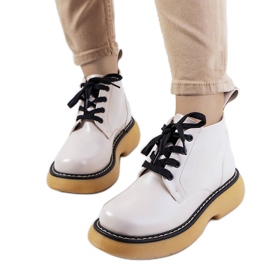 Bottes beiges, bottes type Redelek