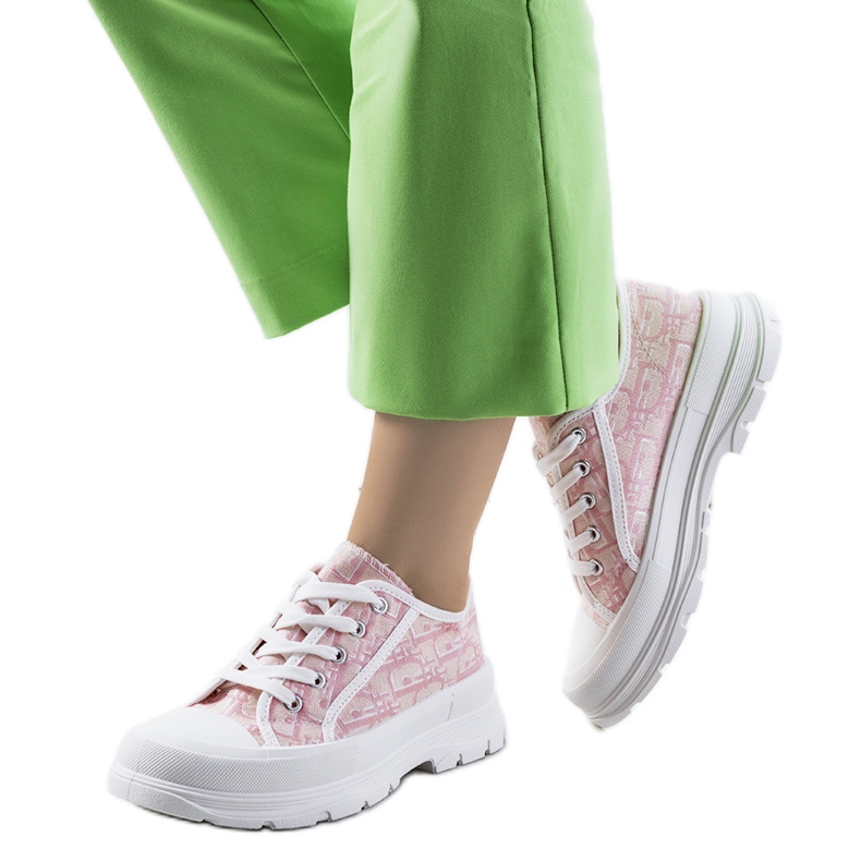 Baskets roses sur la plateforme Valida blanche